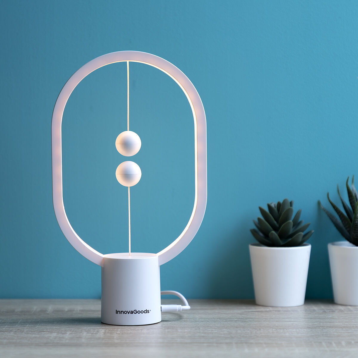 Stilfull lampa med magnetbrytare